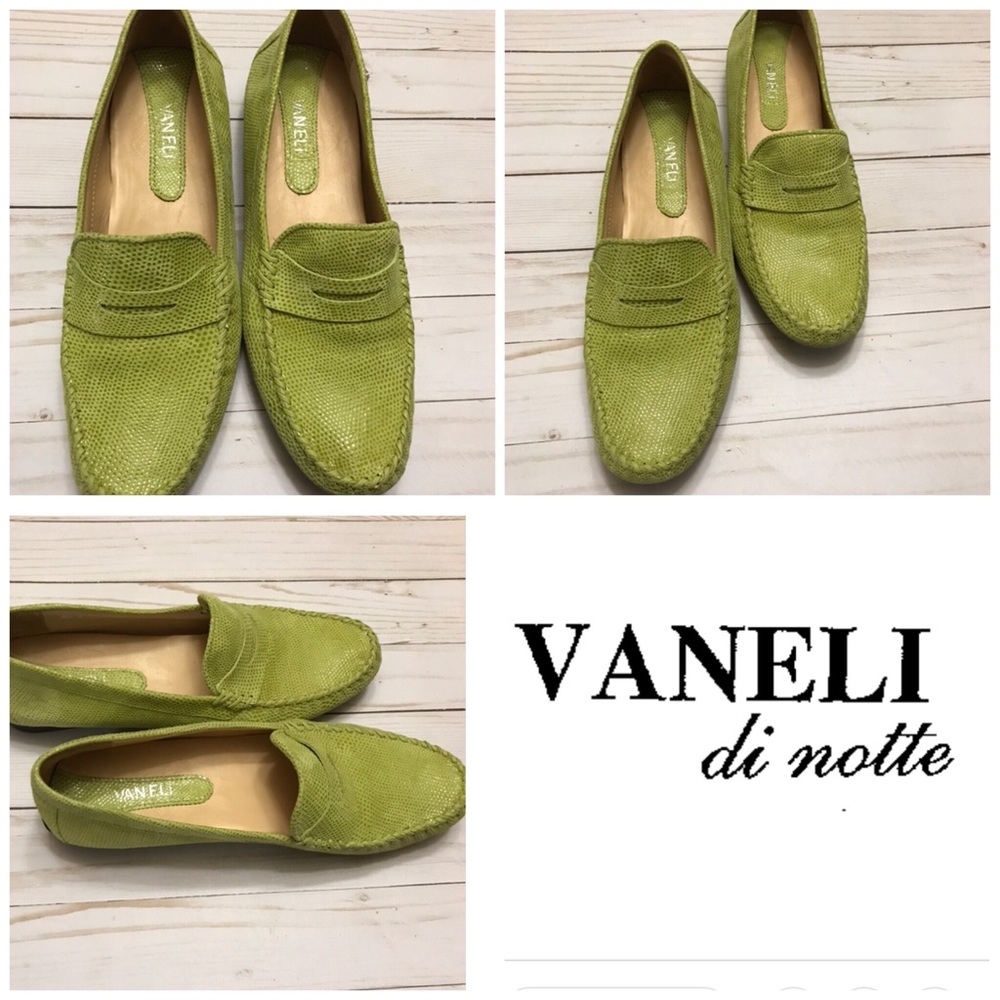 🌺Vaneli Green Loafers